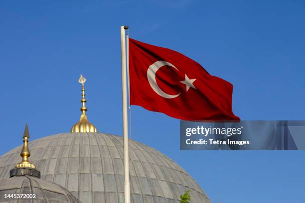 turkey, istanbul, hagia sophia and turkish flag - bandera turca fotografías e imágenes de stock
