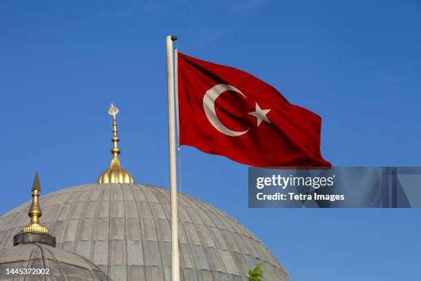 turkey, istanbul, hagia sophia and turkish flag - drapeau turc photos et images de collection