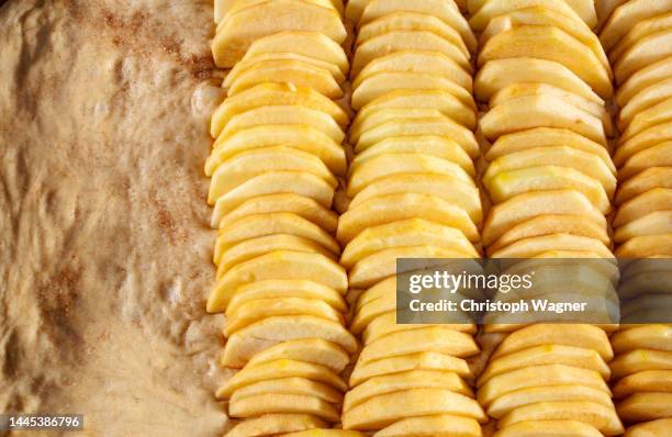 backen - apfelkuchen - apfelkuchen stock pictures, royalty-free photos & images