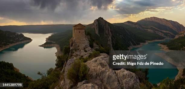 hermitage of the pertusa, mont-rebei gorge, lleida, catalonia, spain. - ロマネスク ストックフォトと画像