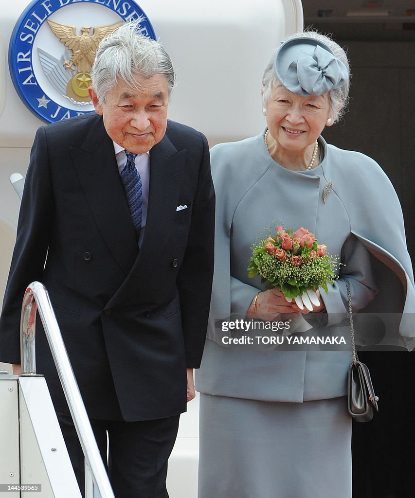 Japan's Emperor Akihito (L) and Empress 