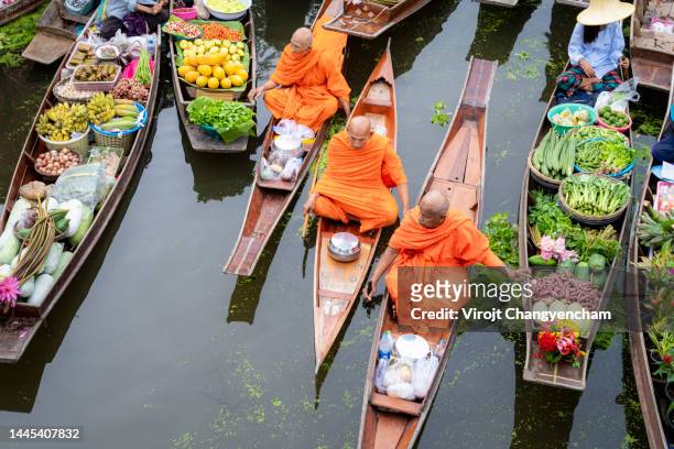 thai  floating market - floating market stockfoto's en -beelden