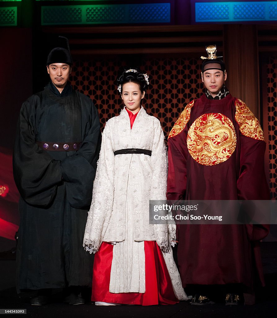 "The Emperor's Concubine" Showcase