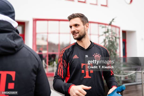 Sven Ulreich of FC Bayern Muenchen arrives to a training session at Saebener Strasse training ground on November 29, 2022 in Munich, Germany.