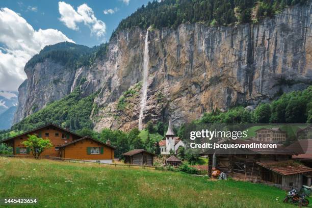the staubbach (waterfall) in lauterbrunnen, switserland - bernese alps stock pictures, royalty-free photos & images