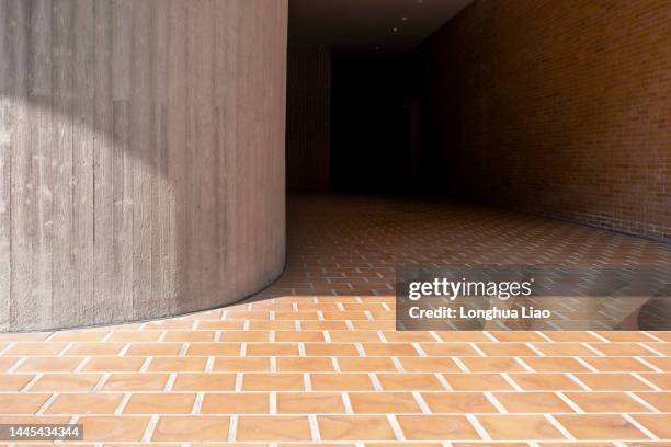 red brick walls and floor - 上海 fotografías e imágenes de stock