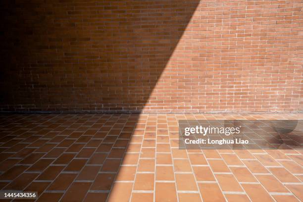 red brick walls and floor - 上海 fotografías e imágenes de stock