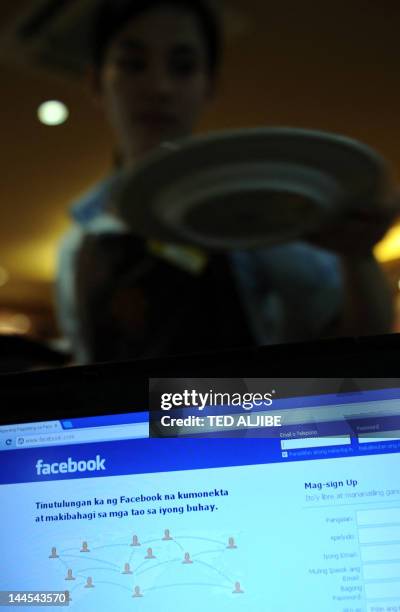Pinoy Using Facebook Picture 29 Tagalog Language Stock Photos, High-Res Pictures, and Images - Getty ...