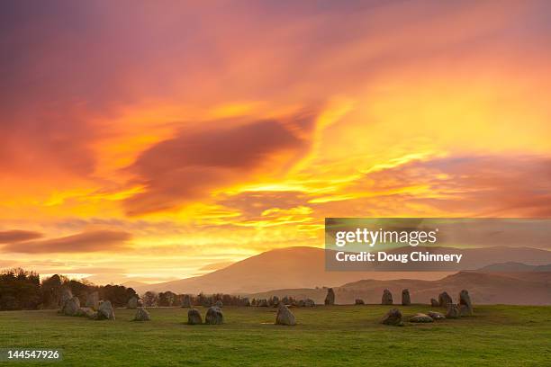 castlerigg stone circle at sunrise - castlerigg stone circle stock-fotos und bilder