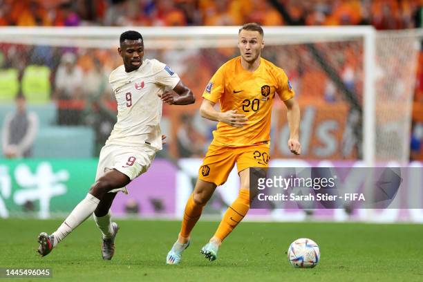 Teun Koopmeiners of Netherlands controls the ball under pressure of Mohammed Muntari of Qatar during the FIFA World Cup Qatar 2022 Group A match...
