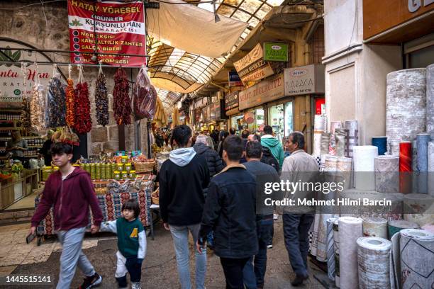 long bazaar known as uzun carsi and historical fountain in hatay, turkey - 哈塔伊 個照片及圖片檔