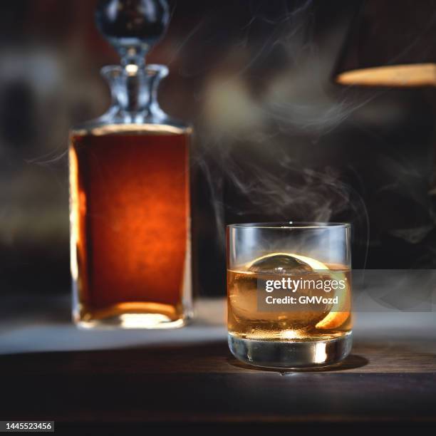 whiskey on the rocks - scotch whisky stock pictures, royalty-free photos & images