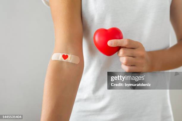 donación mundial de sangre, día del donante y salvar vidas - blood donation fotografías e imágenes de stock