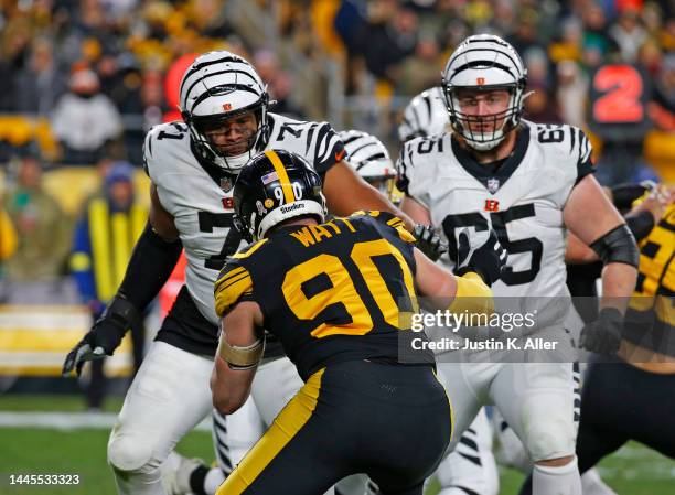 La'el Collins of the Cincinnati Bengals in action against the Pittsburgh Steelers on November 20, 2022 at Acrisure Stadium in Pittsburgh,...