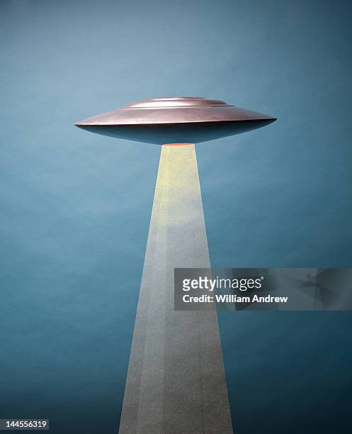 ufo shooting teleporting beam - flying saucer stock pictures, royalty-free photos & images
