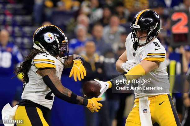 Kenny Pickett of the Pittsburgh Steelers hands the ball off to Anthony McFarland Jr. #26 in the game against the Indianapolis Colts at Lucas Oil...