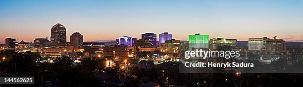 usa, new mexico, albuquerque, panoramic cityscape at dusk - albuquerque stock-fotos und bilder