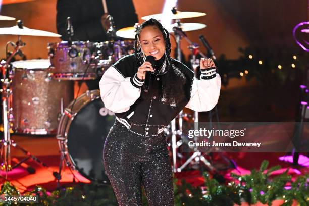 Alicia Keys performs at the 90th Annual Rockefeller Center Christmas Tree Lighting Pre-Tape at Rockefeller Center on November 29, 2022 in New York...