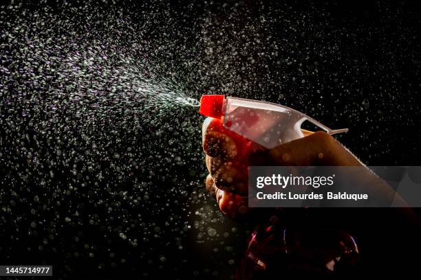 hand of a child shooting pressurized water - sprengkörper stock-fotos und bilder