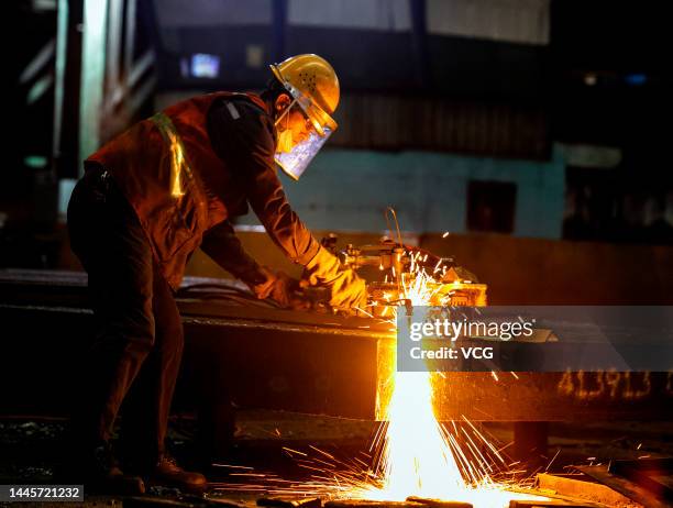 Steel Worker Machine China Steel Factory Worker Photos and Premium High Res Pictures - Getty ...
