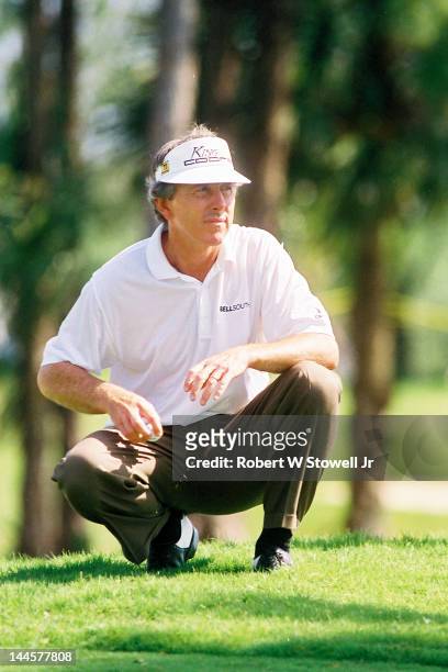 American golfer Hale Irwin lines up a shot during the PGA Seniors' Championship at the PGA National Golf Club, Palm Beach Gardens, Florida, 1996.