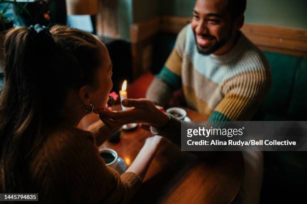 romantic moment at a cafe - tafel voor twee stockfoto's en -beelden