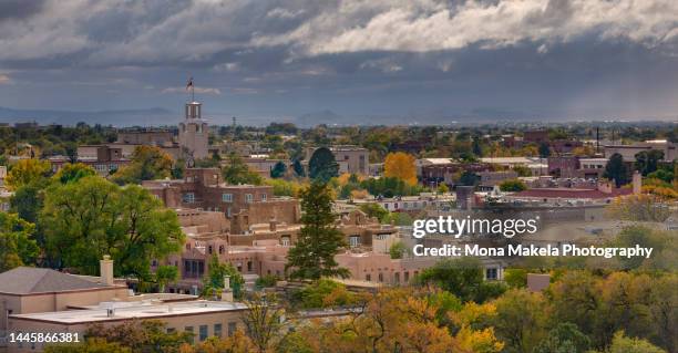 santa fe, new mexico in fall - santa fe stockfoto's en -beelden