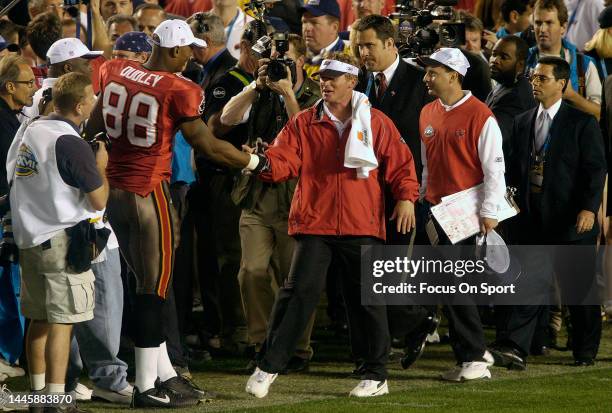 Head coach Jon Gruden of the Tampa Bay Buccaneers shakes hands with Rickey Dudley on the sidelines as they defeat the Oakland Raiders in Super Bowl...