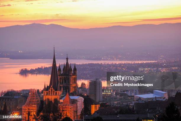 luftaufnahme von lausanne - schweiz stadt stock-fotos und bilder