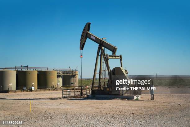 oil pump in new mexico, usa - oljepump bildbanksfoton och bilder