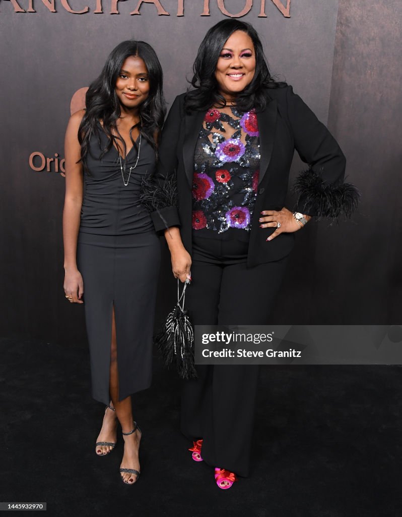 Lulu Rochon Lela Rochon and daughter Asian Rochon Fuqua arrives at the Apple ...