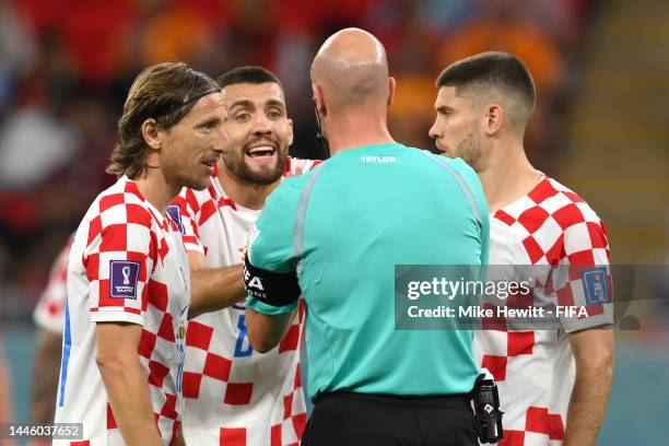 Croatia players argue the offside ruling on a possible penalty with referee Anthony Taylor during the FIFA World Cup Qatar 2022 Group F match between...