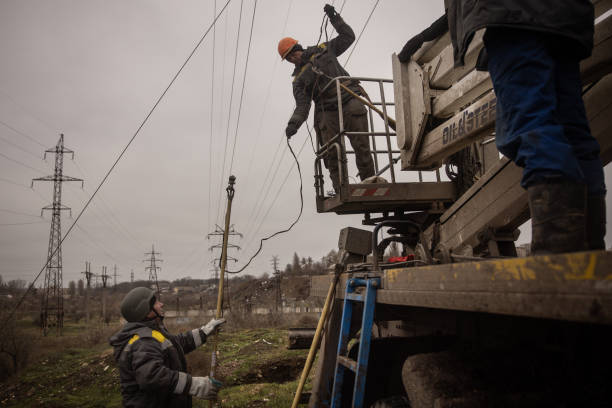 UKR: Ukraine Works To Restore Electricity Infrastructure In Kherson
