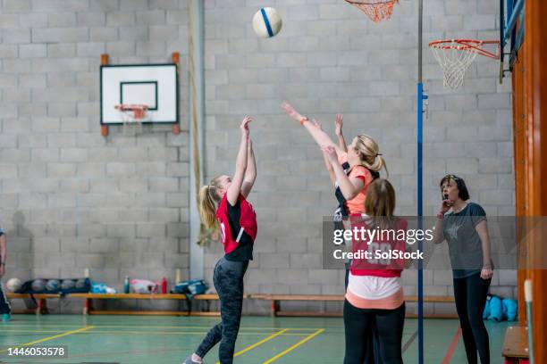 taking a shot - netball court stock pictures, royalty-free photos & images