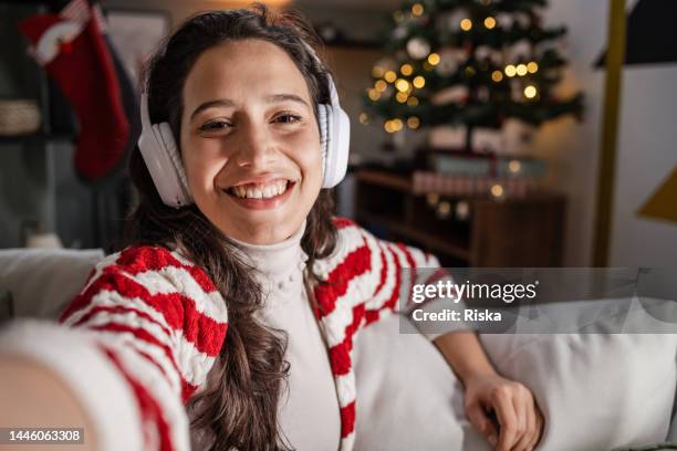 christmas selfie - christmas zoom stock pictures, royalty-free photos & images