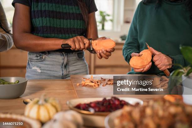 black thanksgiving - zoete aardappel stockfoto's en -beelden