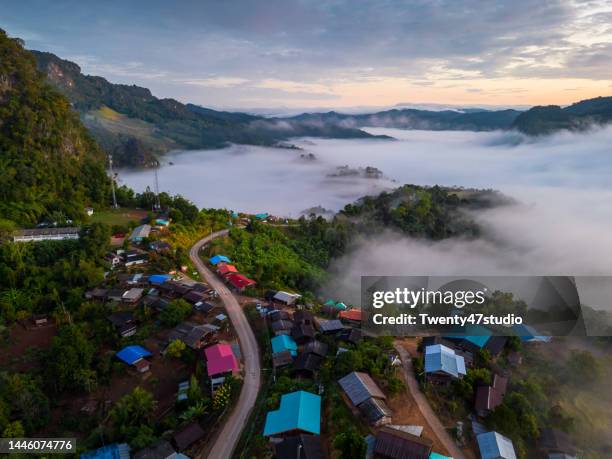 aerial view of morning fog over the mountain in the morning - mae hong son provinz stock-fotos und bilder
