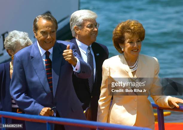 Presidential Candidate Bob Dole and wife Elizabeth are joined by Vice-President nominee Jack Kemp to arrival of rally at Republican National...
