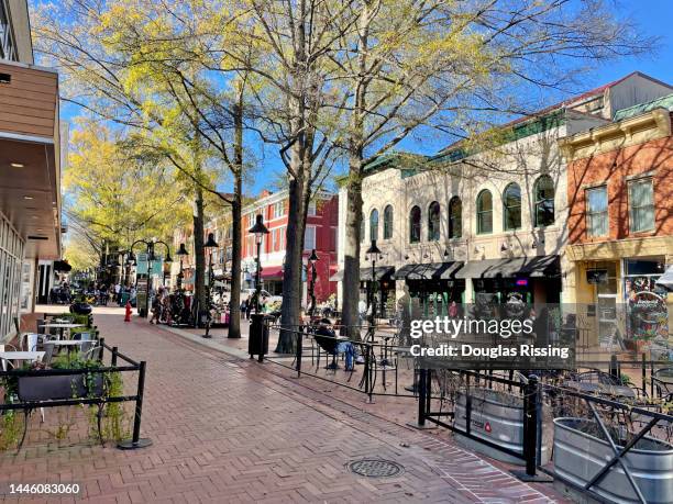 downtown mall charlottesville (virgínia) - charlottesville - fotografias e filmes do acervo