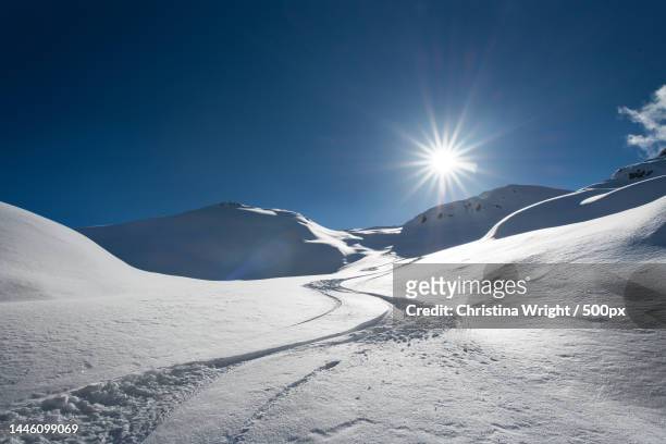 scenic view of snowcapped mountains against sky,united states,usa - marca de esqui - fotografias e filmes do acervo
