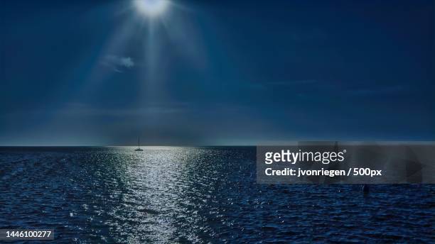 scenic view of sea against sky on sunny day,spiekeroog,germany - spiekeroog photos et images de collection