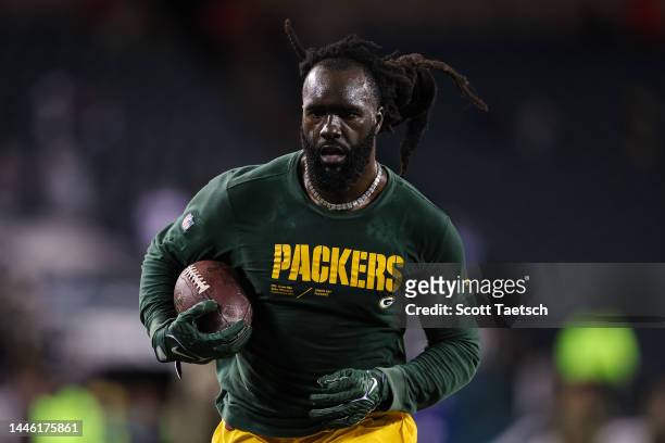 De'Vondre Campbell of the Green Bay Packers warms up before the game against the Philadelphia Eagles at Lincoln Financial Field on November 27, 2022...