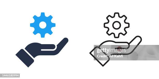 hand mit zahnradsymbol - geschäftsausstattung stock-grafiken, -clipart, -cartoons und -symbole