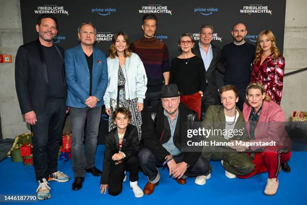 Cast with Thomas Friedl. Actress Valerie Huber, Uwe Ochsenknecht, Lena Meckel, Wayne Carpendale, Doris Plenert, Valentin Thatenhorst, Timur Bartels,...