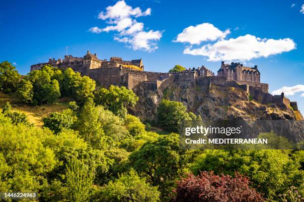 cidade da escócia, capital do horizonte de edimburgo - castelo de edimburgo - fotografias e filmes do acervo