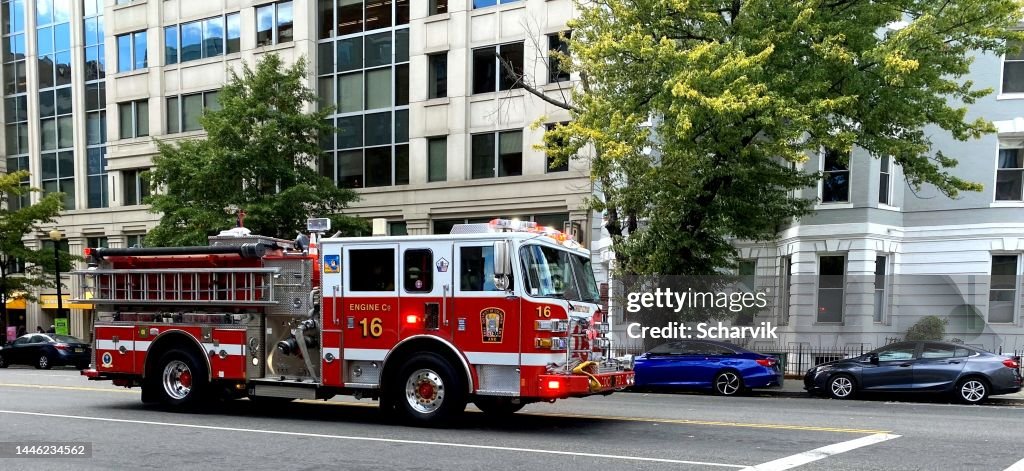 ワシントンDCで働いている消防車