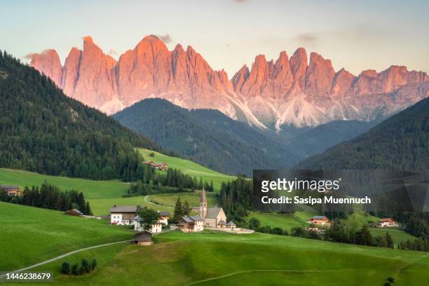 santa maddalena church and the odle peaks at sunset, dolomites, south tyrol, italy - plateau ストックフォトと画像