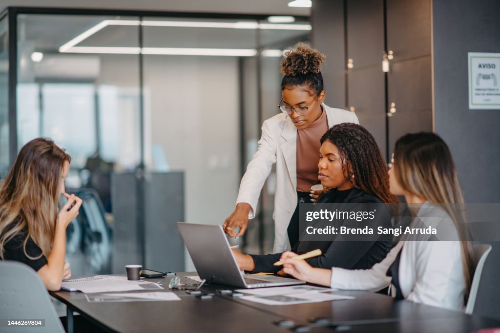 Grupo de trabalho das mulheres dentro da empresa