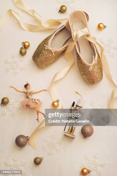 the nutcracker theme composition - goldene schuhe stock-fotos und bilder