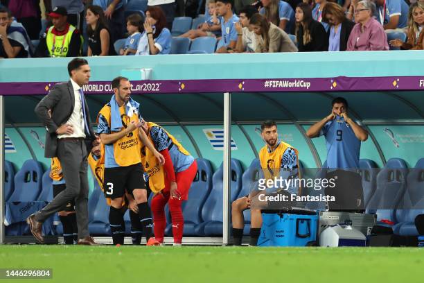 Diego Alonso Head coach of Uruguay reacts along with players Diego Godin, Rodrigo Bentancur and Luis Suarez as time ticks away during the FIFA World...